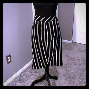 Torrid black and white pencil skirt